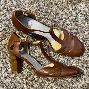 Vintage Joan & David T strap leather heels